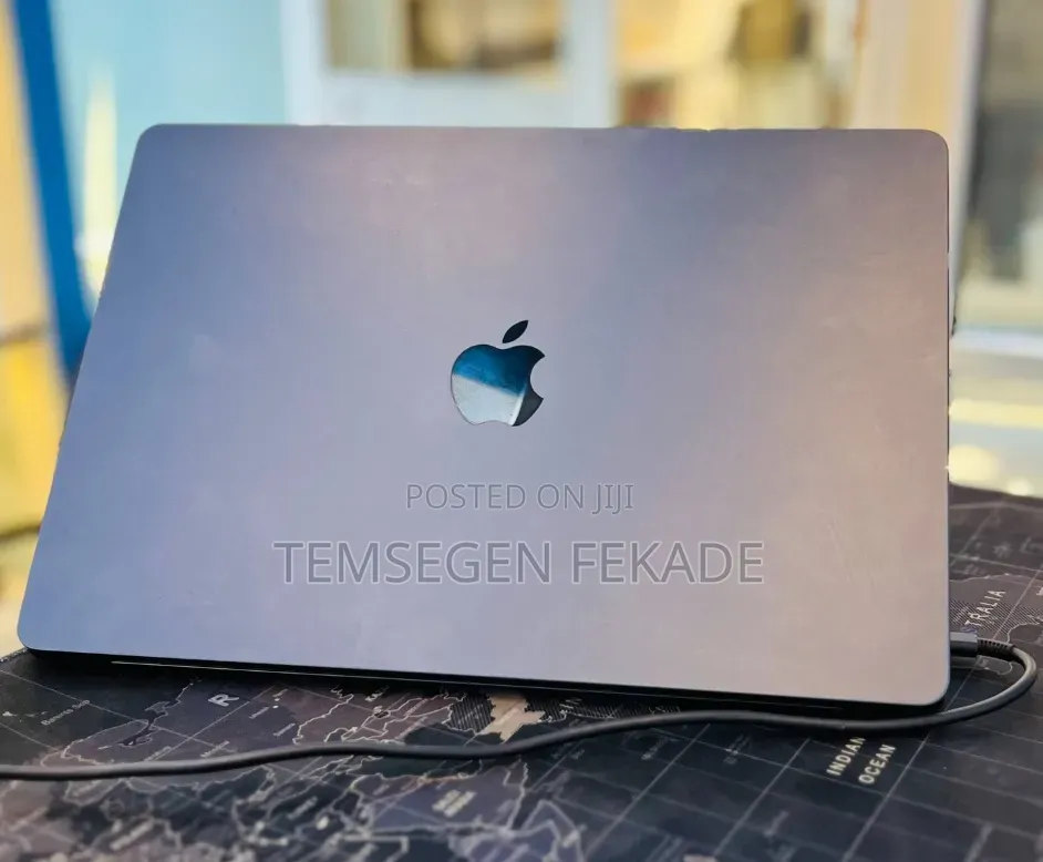 New Laptop Apple MacBook Air 2024 M3 8GB Apple M3 SSD 256GB