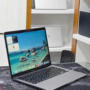 New Laptop Apple MacBook Pro 2022 M2 16GB Apple M2 SSD 512GB
