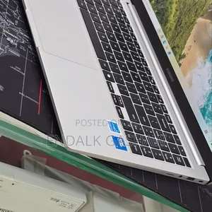 New Laptop Samsung Galaxy Book4 16GB Intel Core i7 SSD 512GB