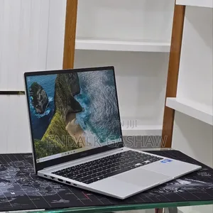 New Laptop Samsung Galaxy Book4 16GB Intel Core i7 SSD 512GB