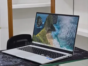 New Laptop Samsung Galaxy Book4 16GB Intel Core i7 SSD 512GB