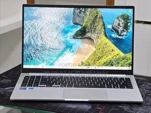 New Laptop Samsung Galaxy Book4 16GB Intel Core 7 SSD 512GB