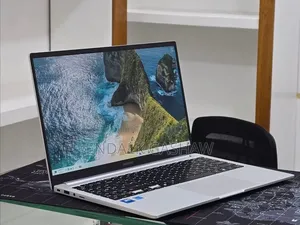 New Laptop Samsung Galaxy Book4 16GB Intel Core 7 SSD 512GB