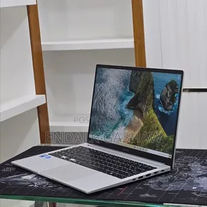 New Laptop Samsung Galaxy Book4 16GB Intel Core 7 SSD 512GB