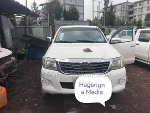 Toyota Hilux 2010 White