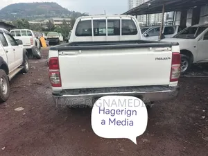 Toyota Hilux 2010 White