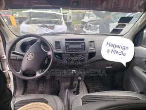 Toyota Hilux 2010 White