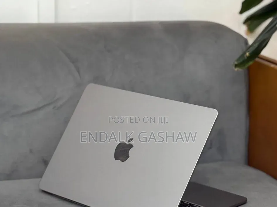 New Laptop Apple MacBook Air 2022 M2 8GB Apple M2 SSD 256GB