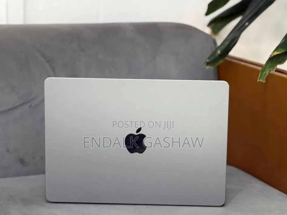 New Laptop Apple MacBook Air 2022 M2 8GB Apple M2 SSD 256GB