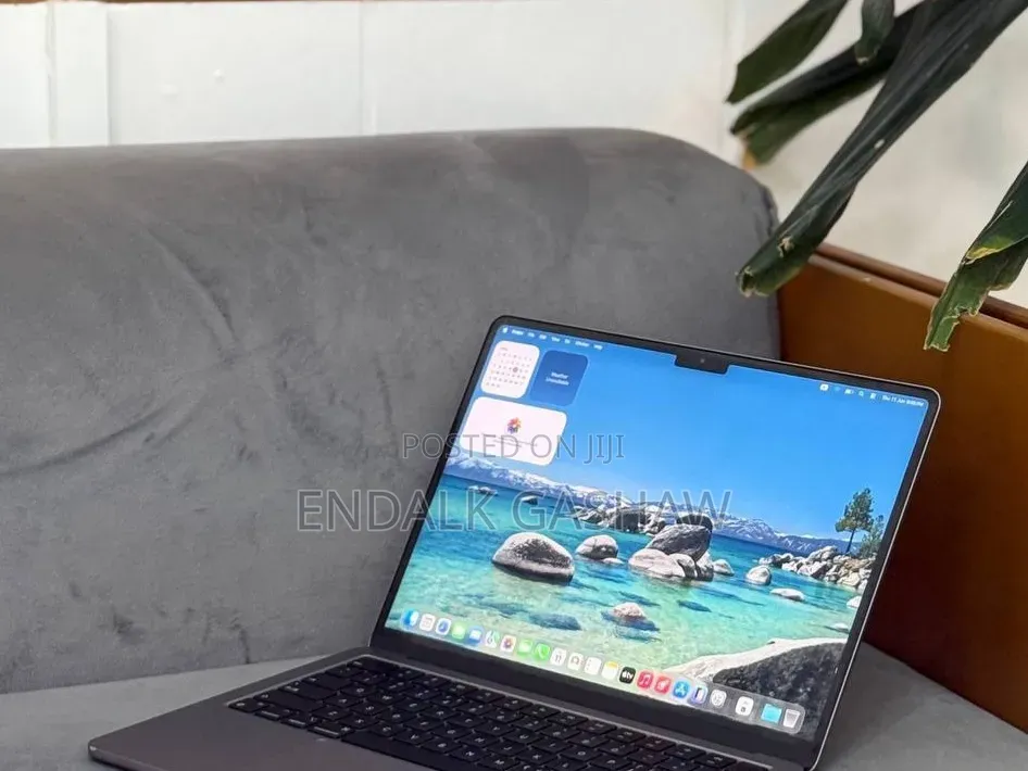 New Laptop Apple MacBook Air 2022 M2 8GB Apple M2 SSD 256GB