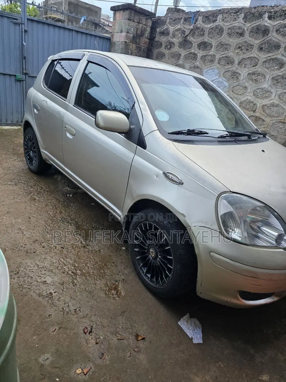 Toyota Vitz 2004 Gold