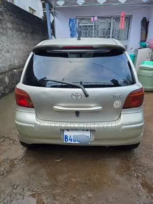 Toyota Vitz 2004 Gold