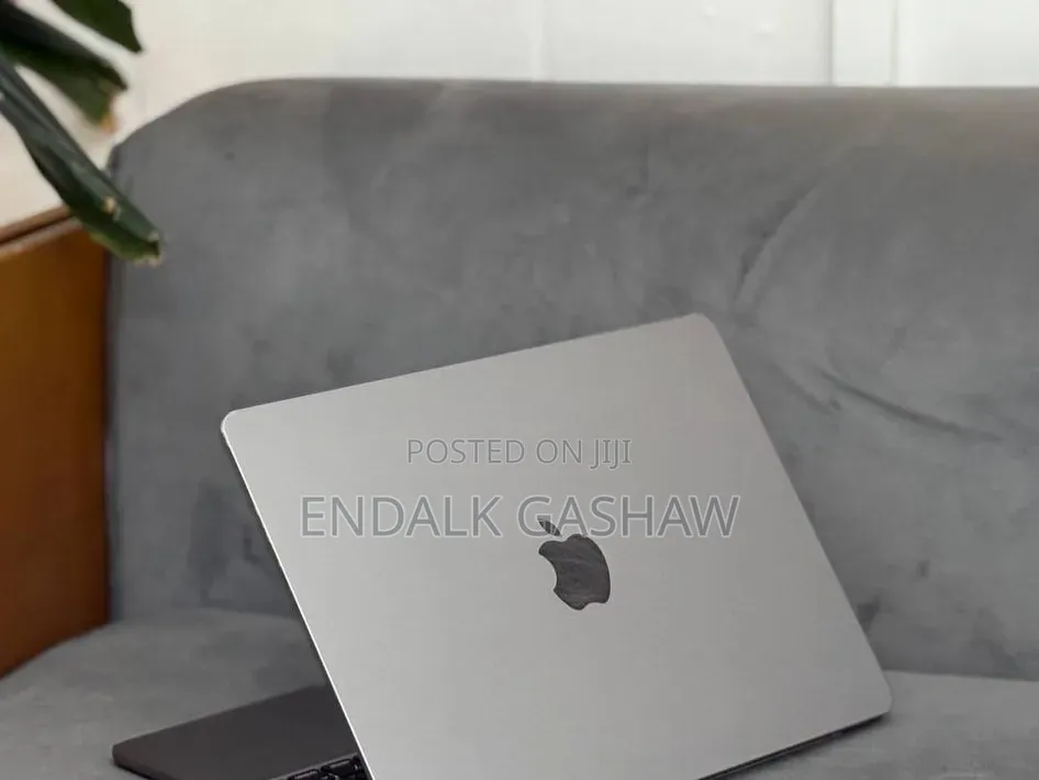 New Laptop Apple MacBook Air 2022 M2 8GB Apple M2 SSD 256GB