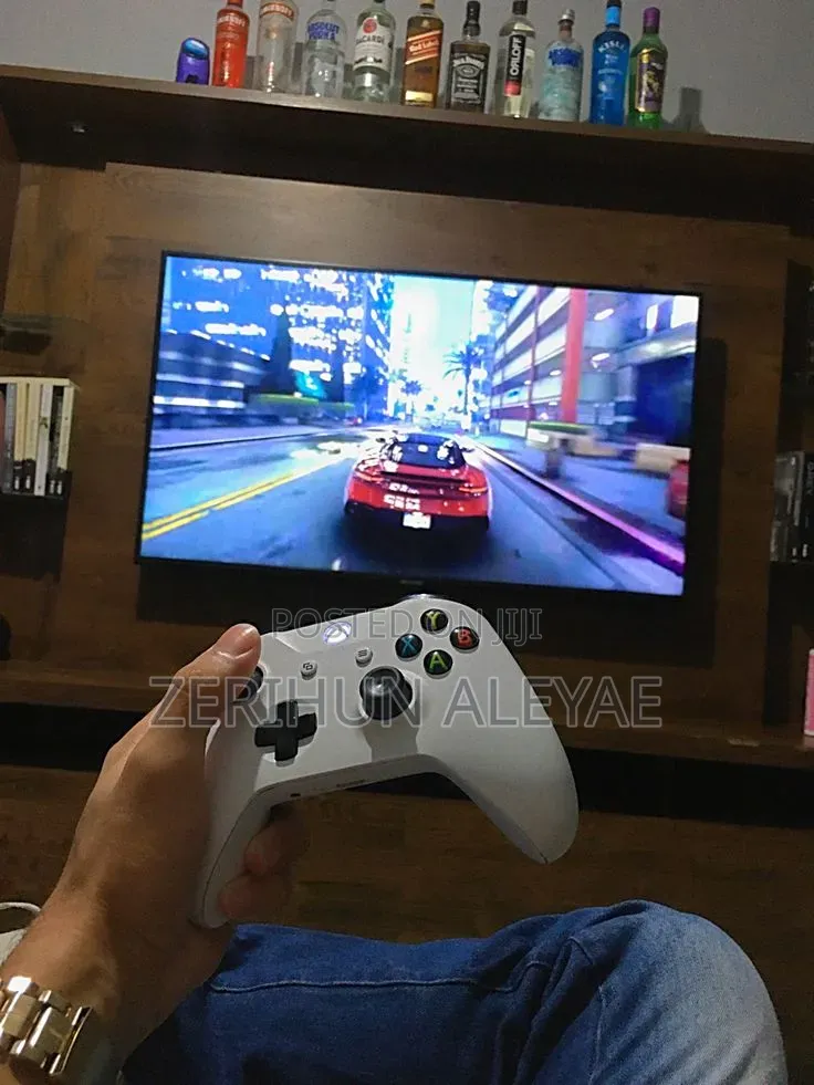 Xbox Seriess X With 2 Controlerss