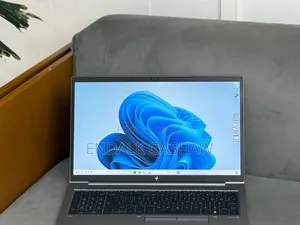 New Laptop HP ZBook Firefly G8 16GB Intel Core i7 SSD 512GB