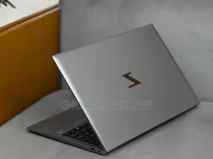 New Laptop HP ZBook Firefly G8 16GB Intel Core i7 SSD 512GB