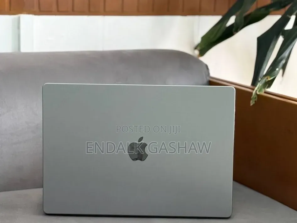 New Laptop Apple MacBook Pro 2021 M1 32GB Apple M1 SSD 512GB