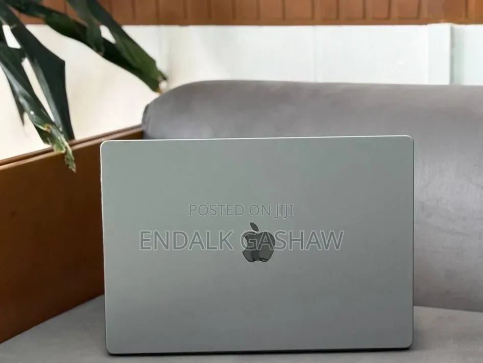 New Laptop Apple MacBook Pro 2020 M1 32GB Apple M1 SSD 512GB