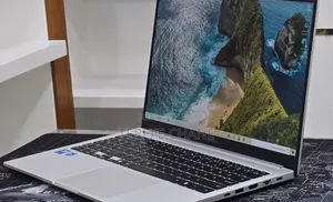 New Laptop Samsung Galaxy Book4 16GB Intel Core 7 SSD 512GB