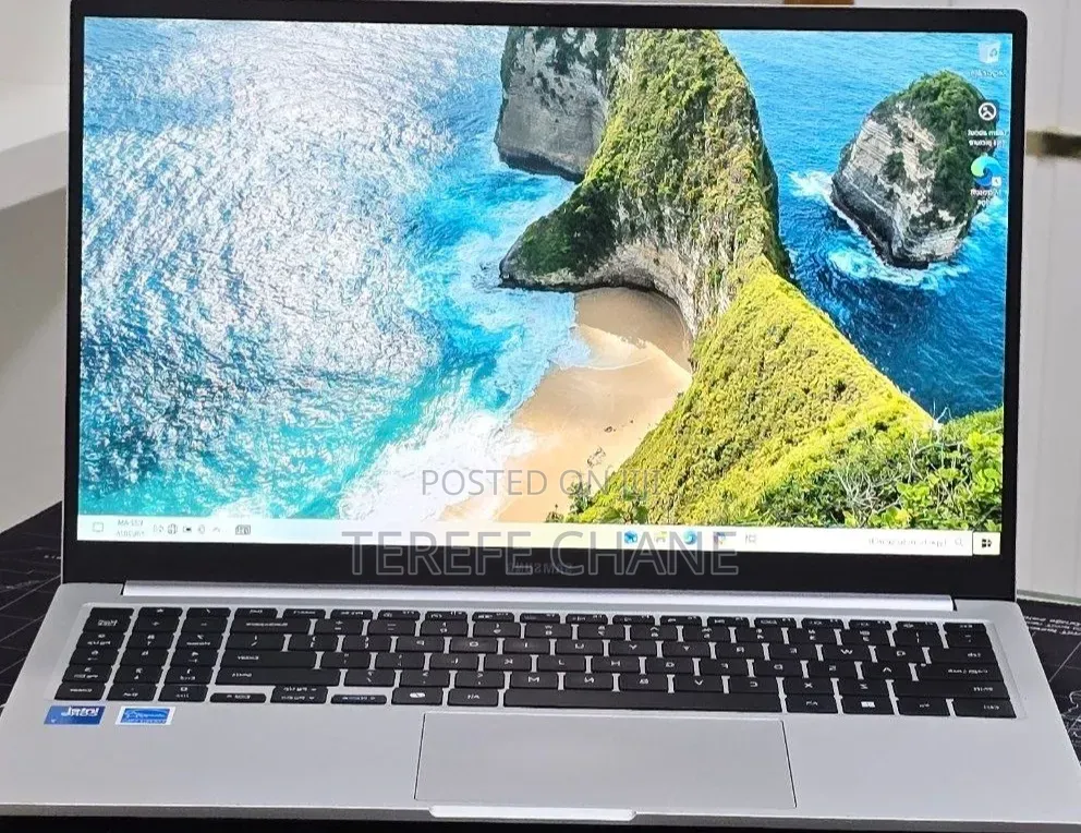 New Laptop Samsung Galaxy Book4 16GB Intel Core 7 SSD 512GB