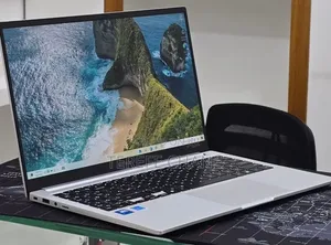 New Laptop Samsung Galaxy Book4 16GB Intel Core 7 SSD 512GB