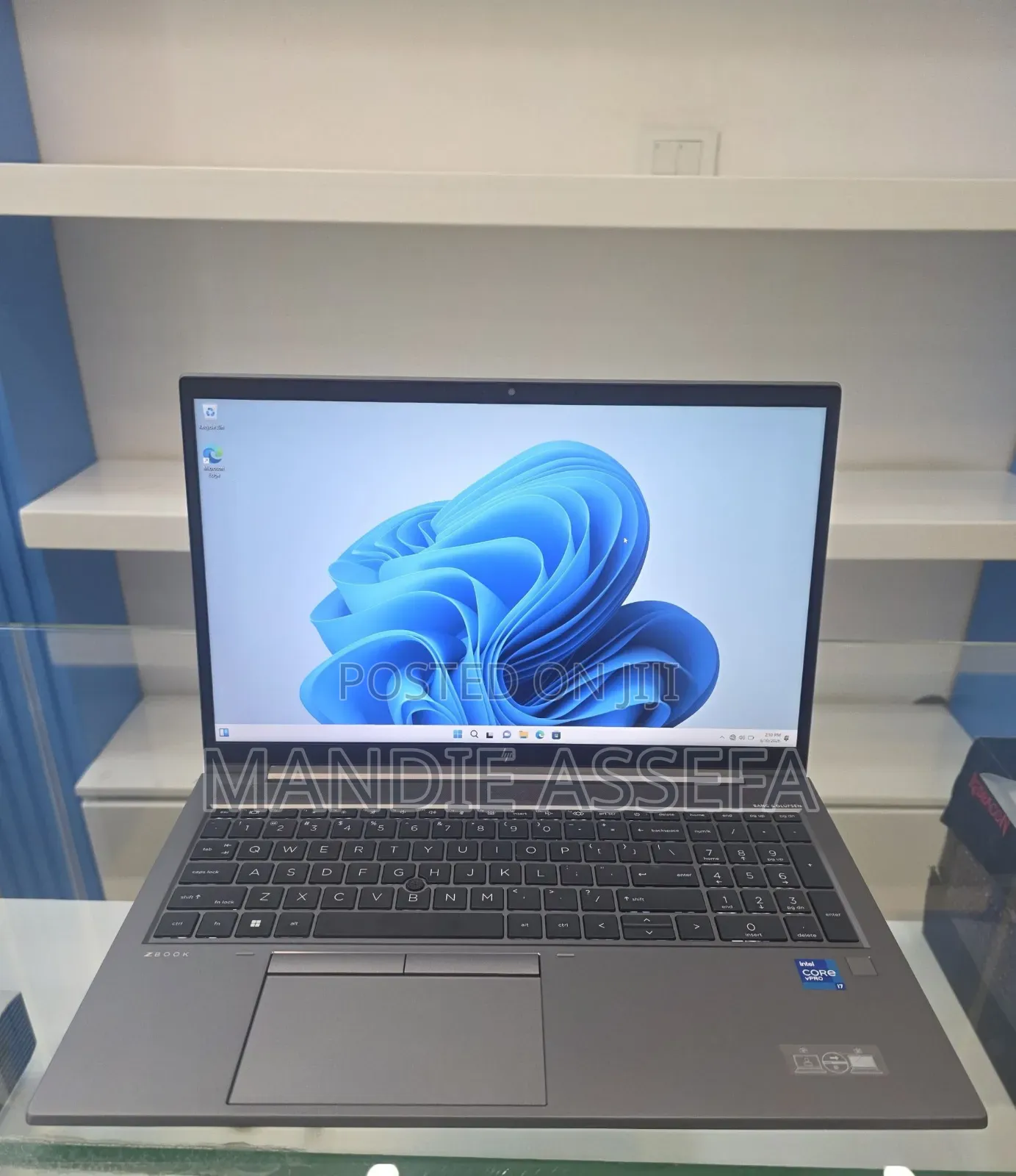 New Laptop HP ZBook Firefly G8 16GB Intel Core i7 SSD 512GB