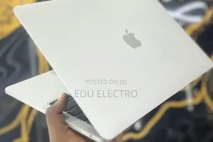 New Laptop Apple MacBook Pro 2022 M2 8GB Apple M2 SSD 512GB