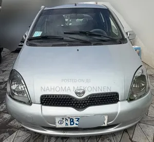 Toyota Vitz 2000 Silver