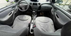 Toyota Vitz 2000 Silver