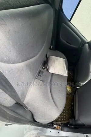 Toyota Vitz 2000 Silver