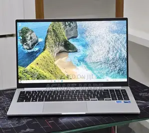 New Laptop Samsung Galaxy Book4 16GB Intel Core 7 SSD 512GB