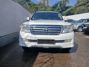 Toyota Land Cruiser 2010 White