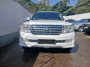 Toyota Land Cruiser 2010 White