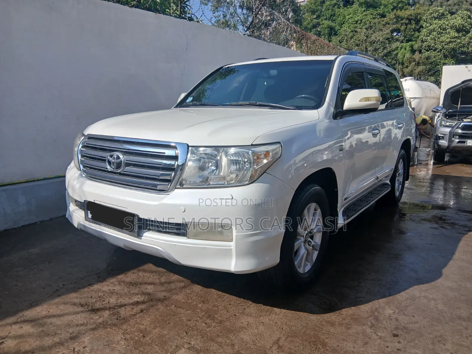 Toyota Land Cruiser 2010 White