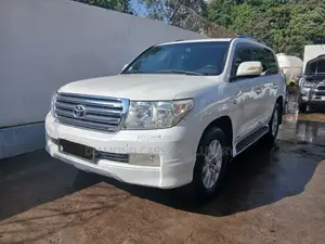 Toyota Land Cruiser 2010 White