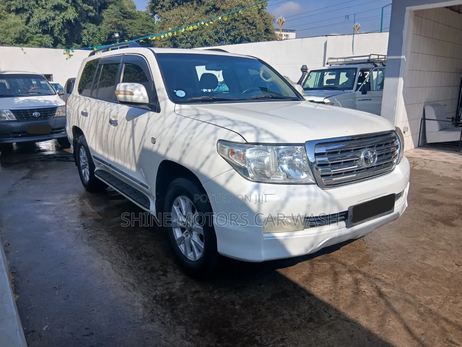 Toyota Land Cruiser 2010 White