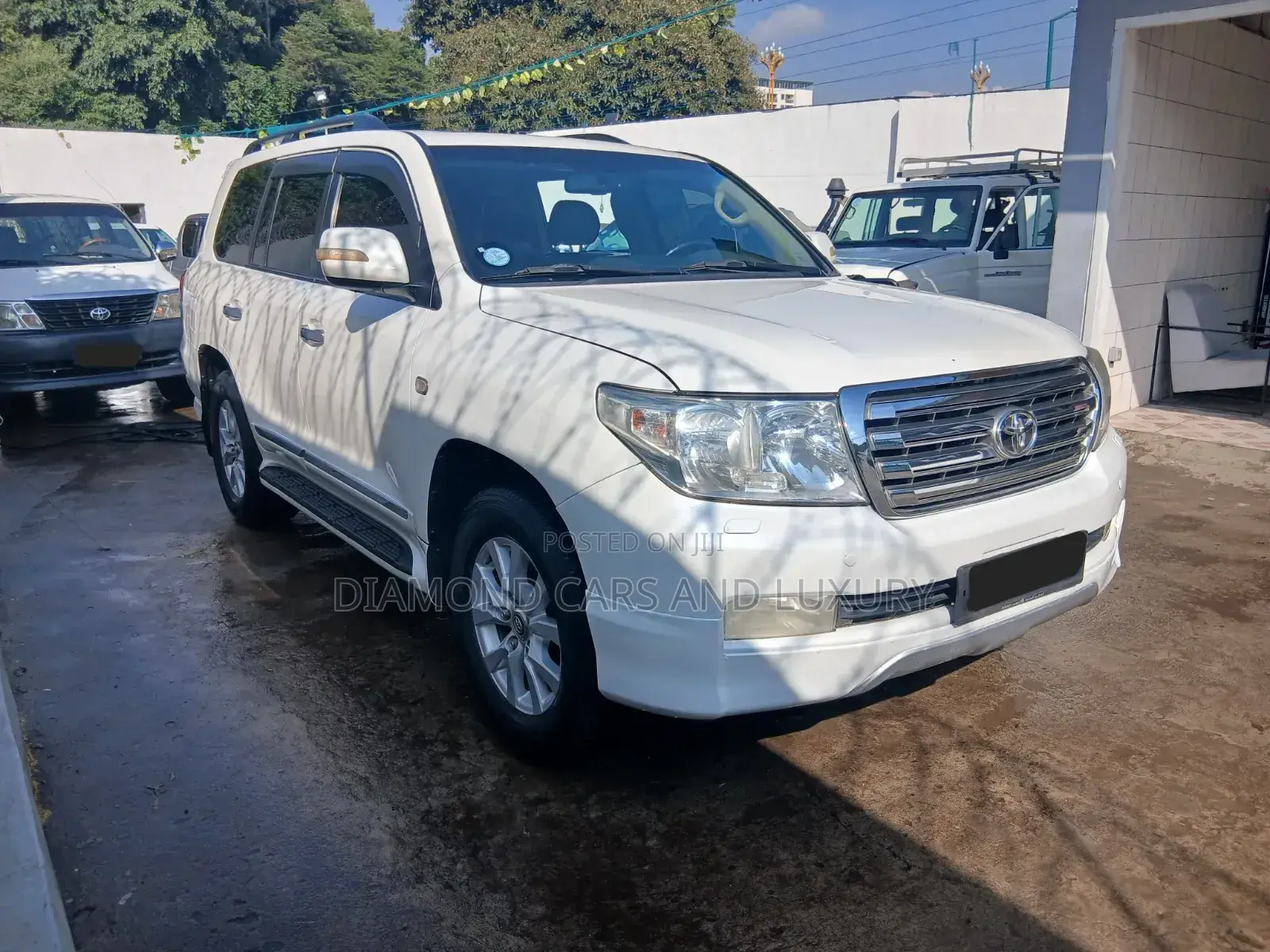 Toyota Land Cruiser 2010 White