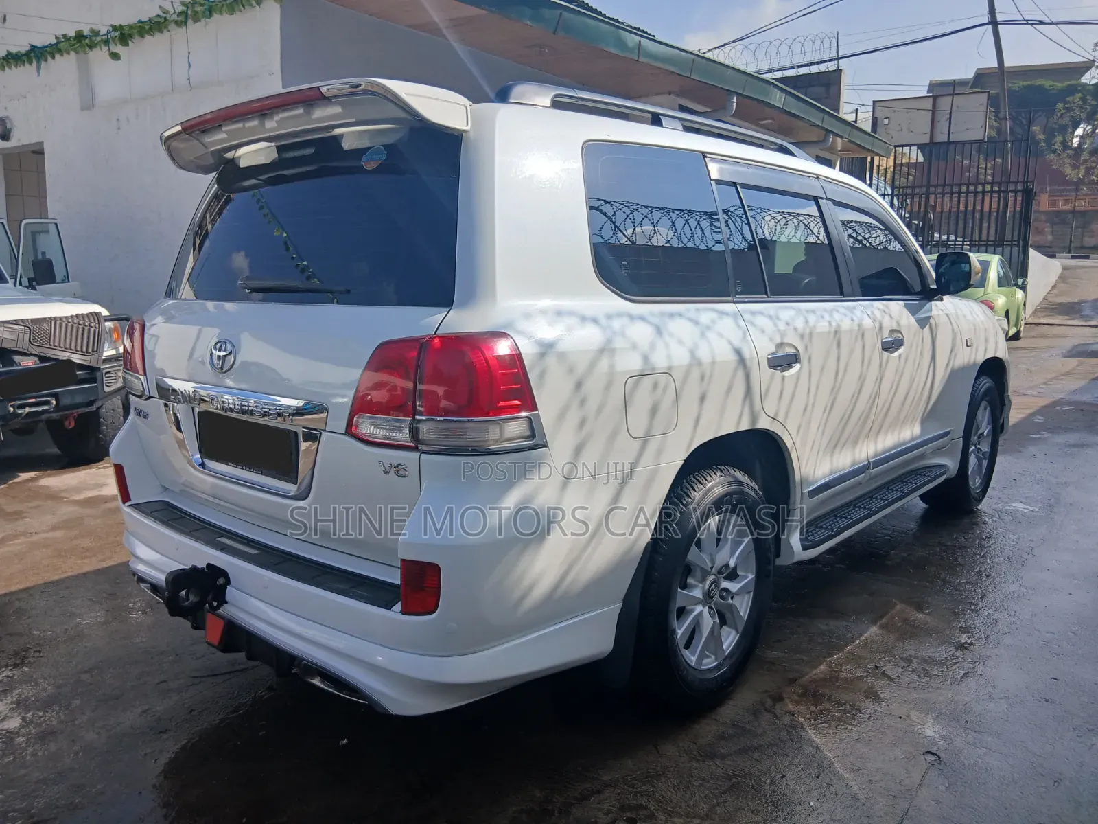 Toyota Land Cruiser 2010 White