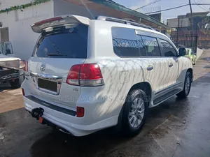 Toyota Land Cruiser 2010 White
