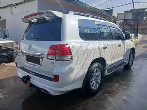 Toyota Land Cruiser 2010 White