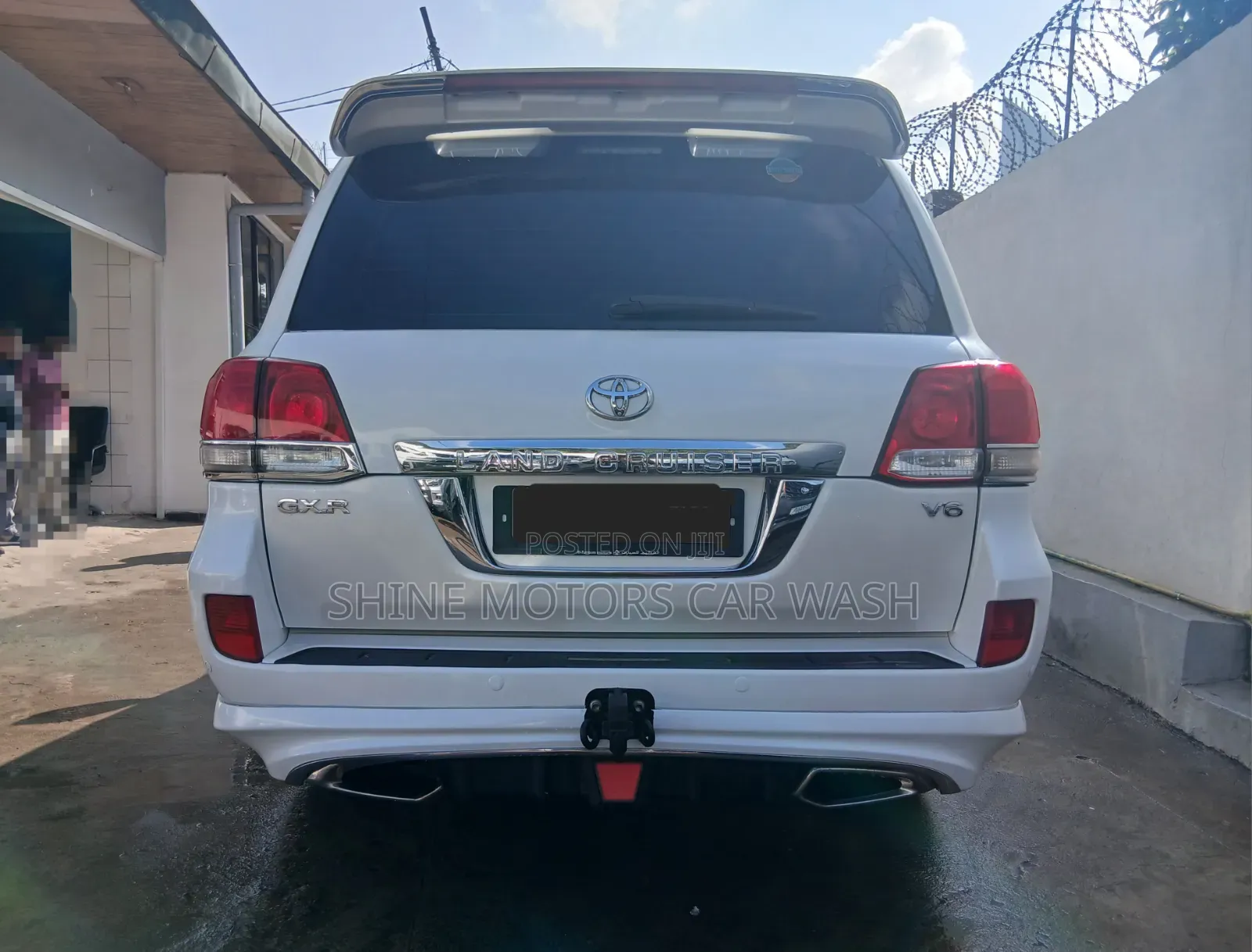 Toyota Land Cruiser 2010 White