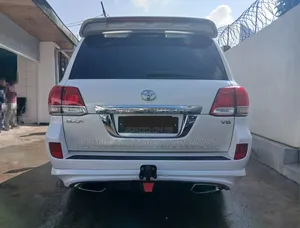 Toyota Land Cruiser 2010 White