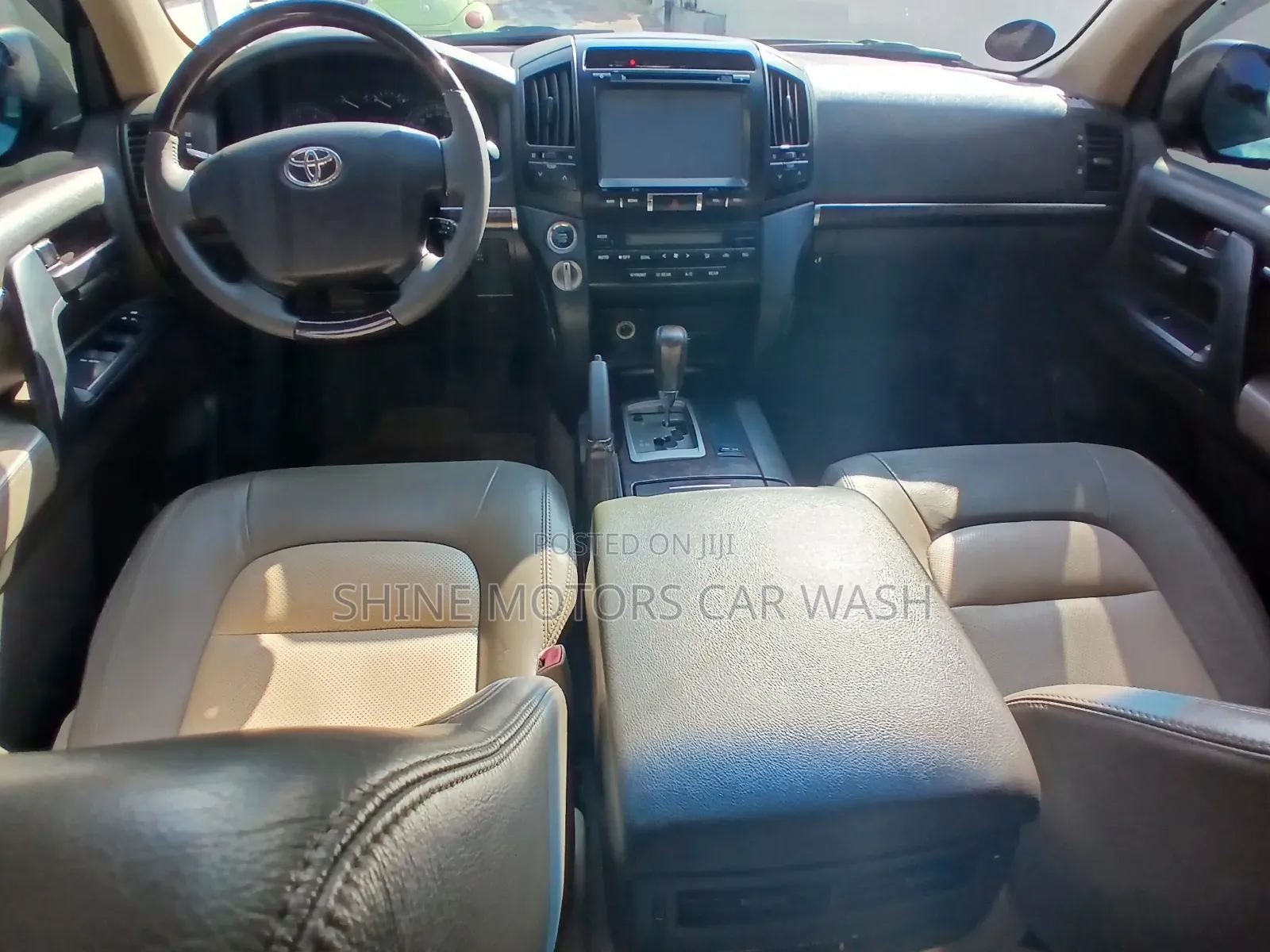 Toyota Land Cruiser 2010 White