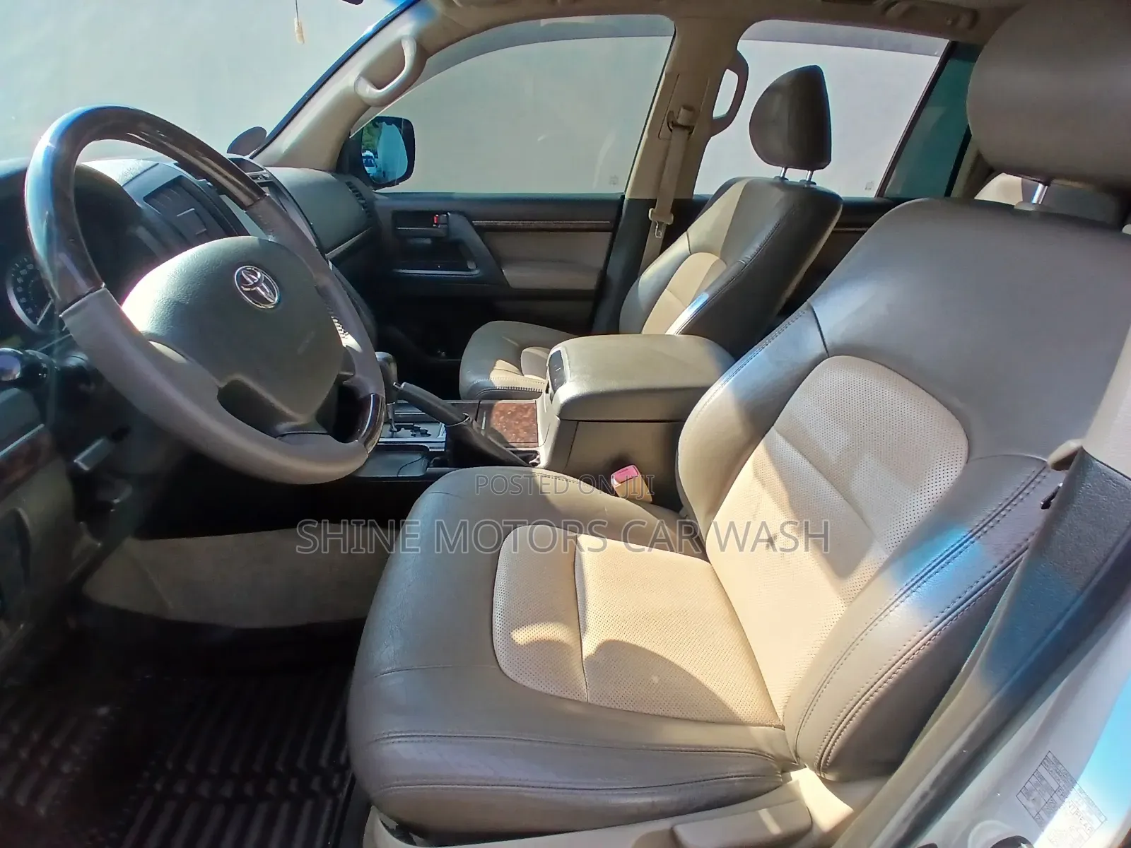 Toyota Land Cruiser 2010 White