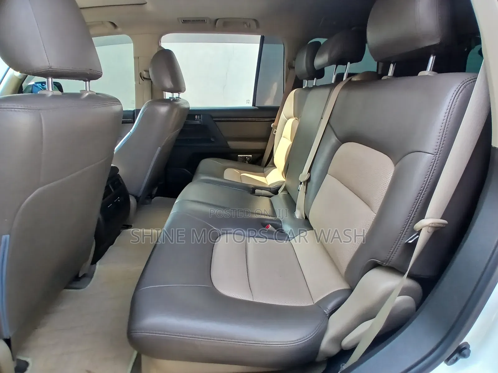 Toyota Land Cruiser 2010 White