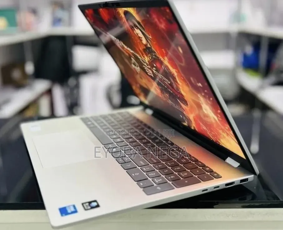 New Laptop HP OmniBook 7 16" 16GB Intel Core 7 SSD 512GB