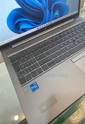 New Laptop HP ZBook Firefly 15 G7 16GB Intel Core i7 SSD 512GB