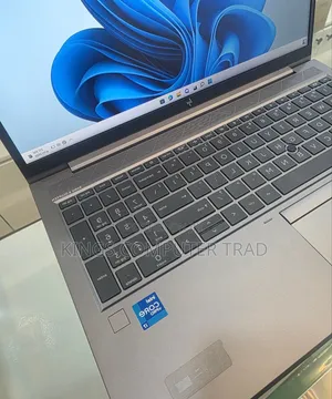 New Laptop HP ZBook Firefly 15 G7 16GB Intel Core i7 SSD 512GB