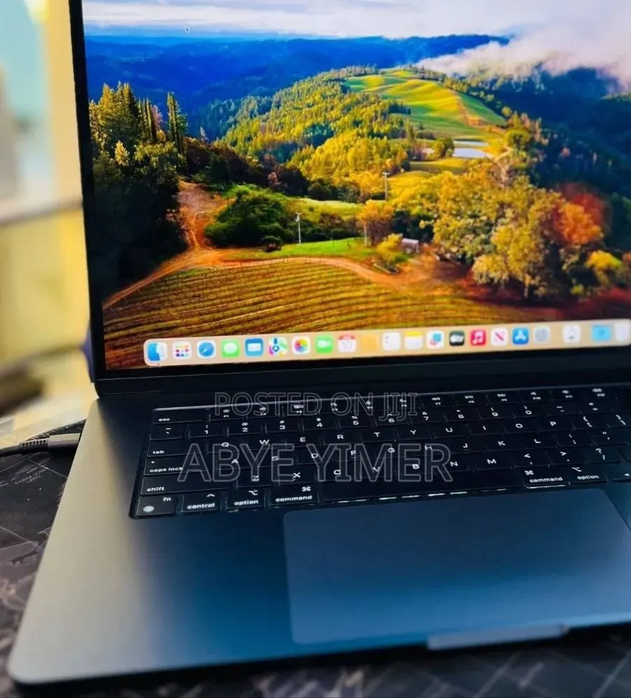 New Laptop Apple MacBook Air 2024 M3 8GB Apple M3 SSD 256GB