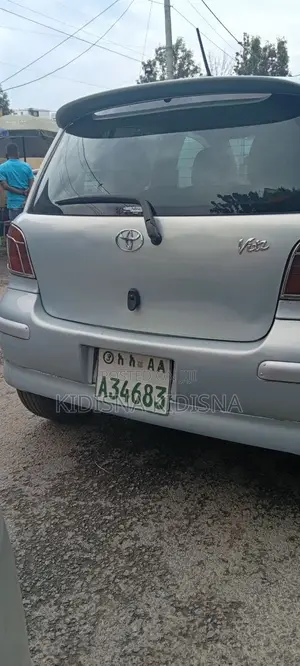 Toyota Vitz 2004 Blue